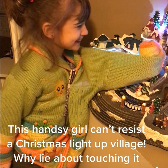 Hi! I am Jessica. Slapstick and witty humor make it in my listings. Sorry 🤭. - Picture 5 of 10